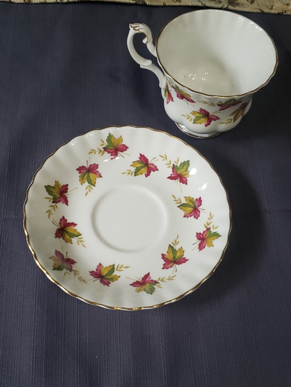 ROYAL ALBERT "FROM SEA TO SEA" CANADA FOOTED CUP & SAUCER - Picture 4 of 5